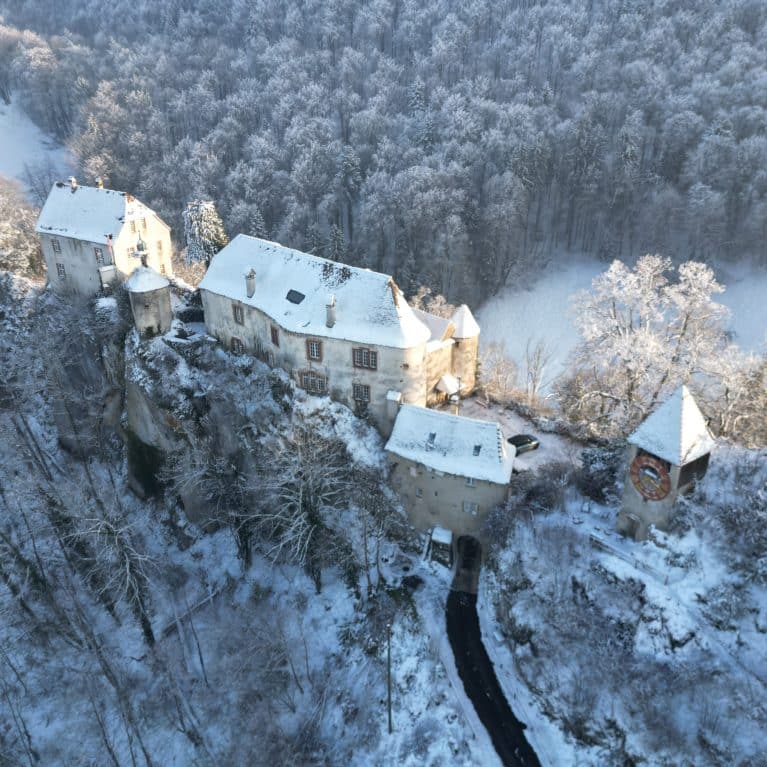 Wärme für Schloss Burg im Leimental