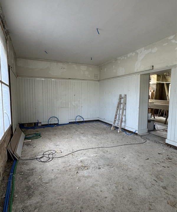 Ca89a185-bb74-4002-8c7f-7e69160528d4